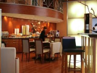 Regyn's Montmartre Hotel 2*